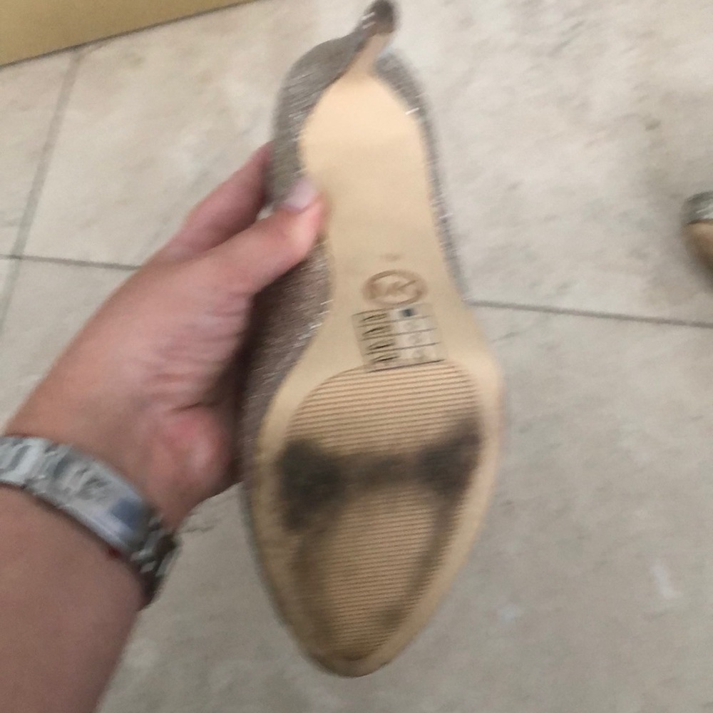 Shoes - Picture 4 of 5